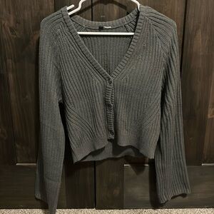Flare sleeved sweater